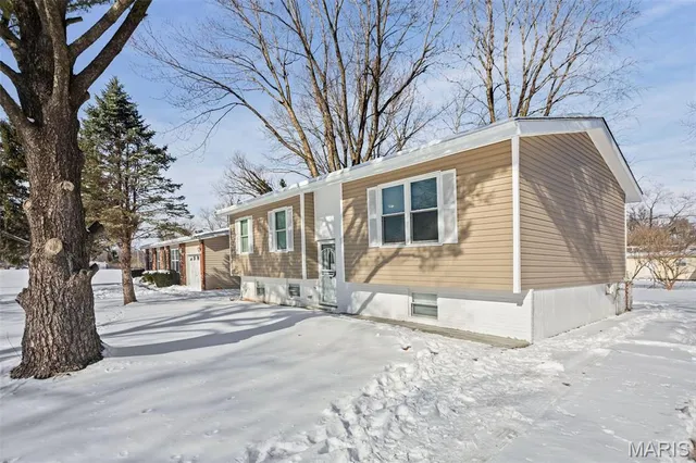 $180,000 | 28 Fox Meadow Lane, Cahokia, IL 62206