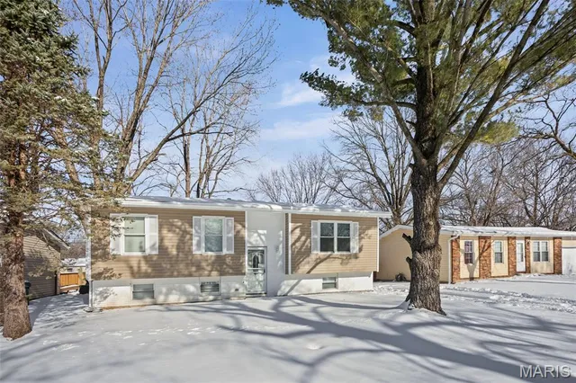 $180,000 | 28 Fox Meadow Lane, Cahokia, IL 62206