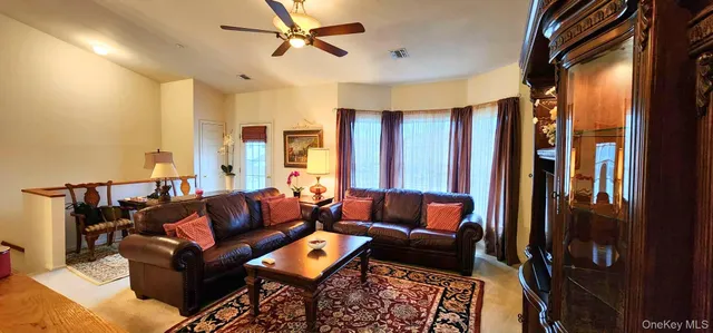 $599,000 | 512 Narragansett Villas Drive, Lindenhurst, NY 11757