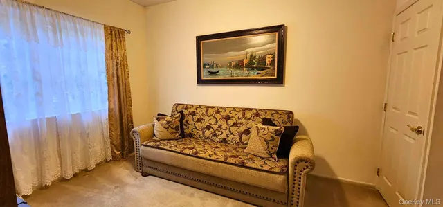 $609,000 | 512 Narragansett Villas Drive, Lindenhurst, NY 11757