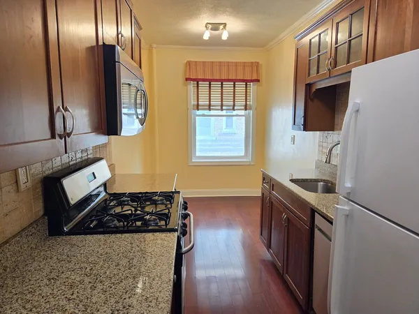 $165,000 | 2081 Cruger Avenue, Unit 2G | Pelham Parkway