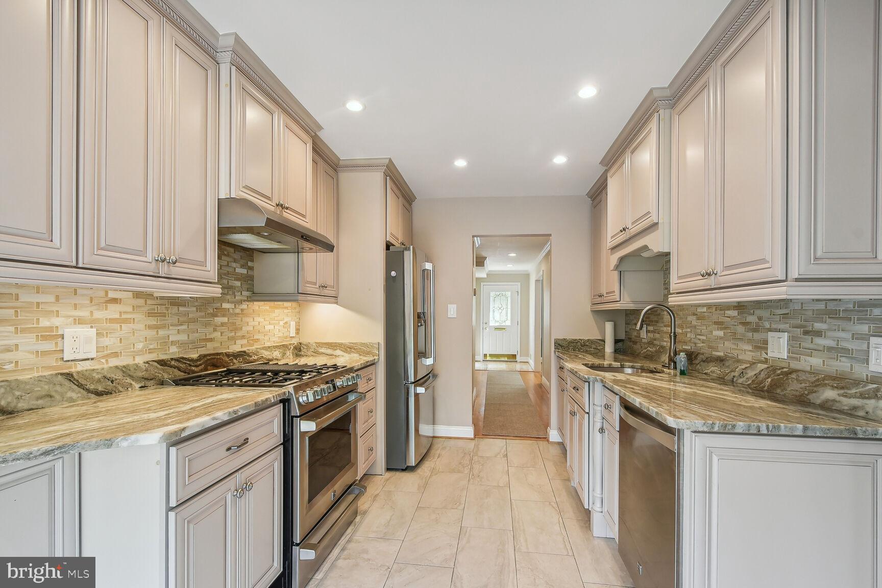 7333 Eldorado Street McLean, VA 22102 - Photo 3 of 24 Updated Kitchen