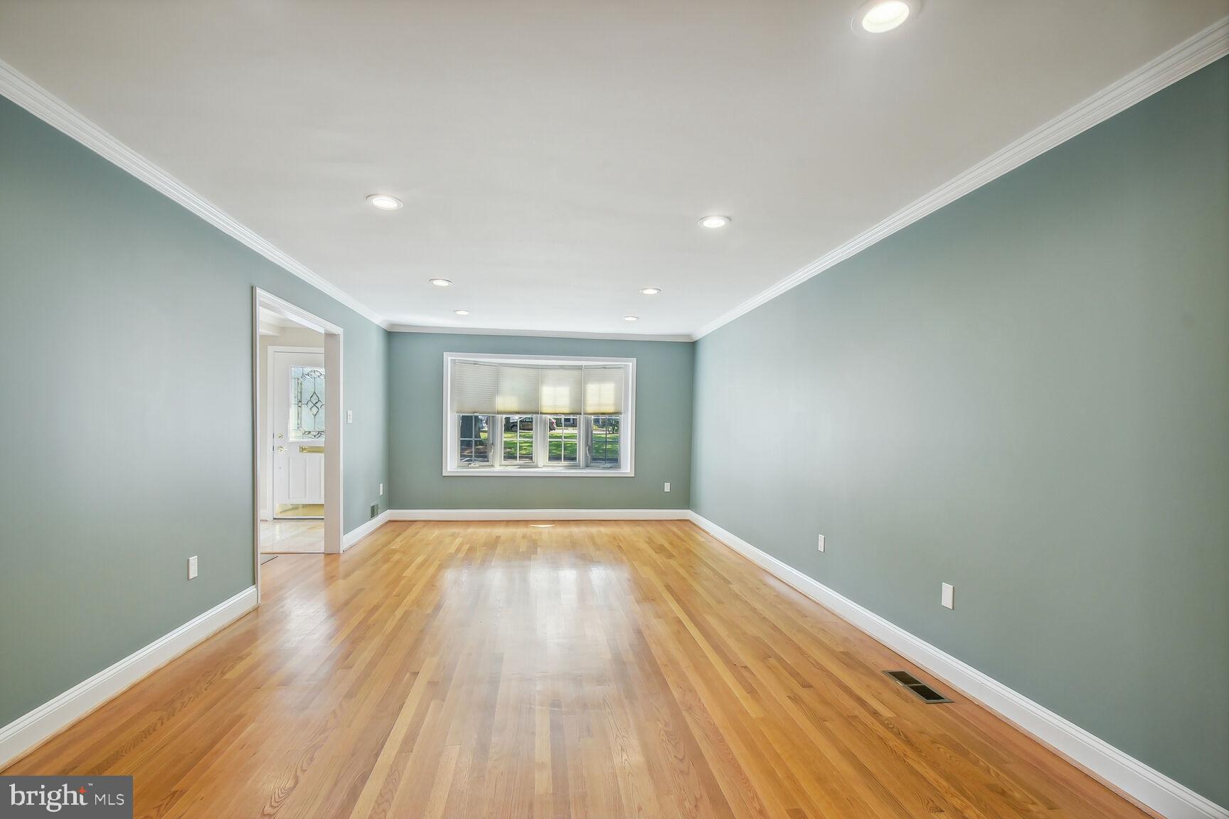 7333 Eldorado Street McLean, VA 22102 - Photo 4 of 24 Living Room