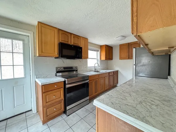 $2,200 | 83 Chatanika Avenue, Unit A, Worcester, MA 01602