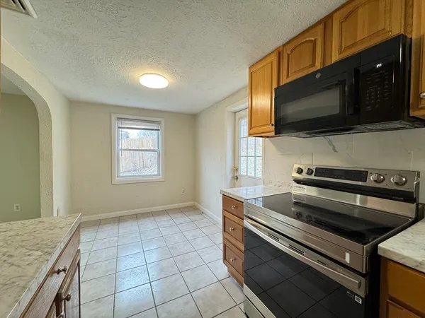 $2,200 | 83 Chatanika Avenue, Unit A, Worcester, MA 01602