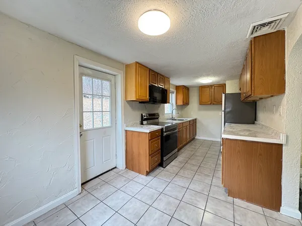$2,200 | 83 Chatanika Avenue, Unit A, Worcester, MA 01602