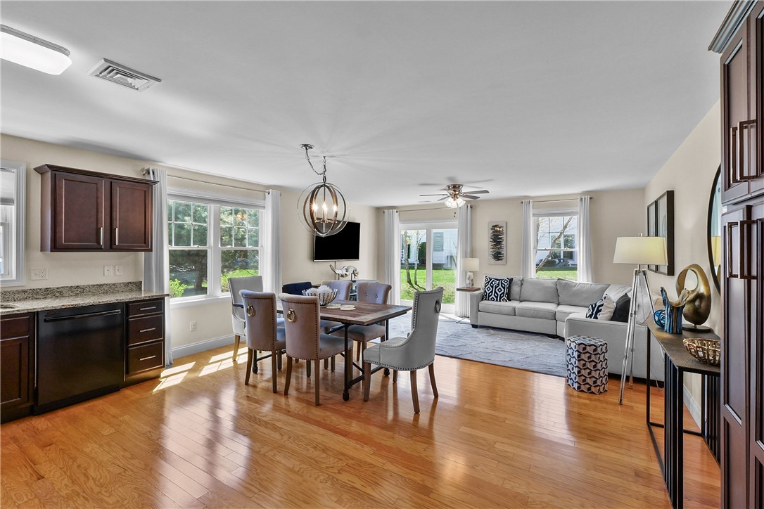 6 Gray Coach Lane, Unit 602 Cranston, RI 02921 - Photo 4 of 19 Gallery Image 4