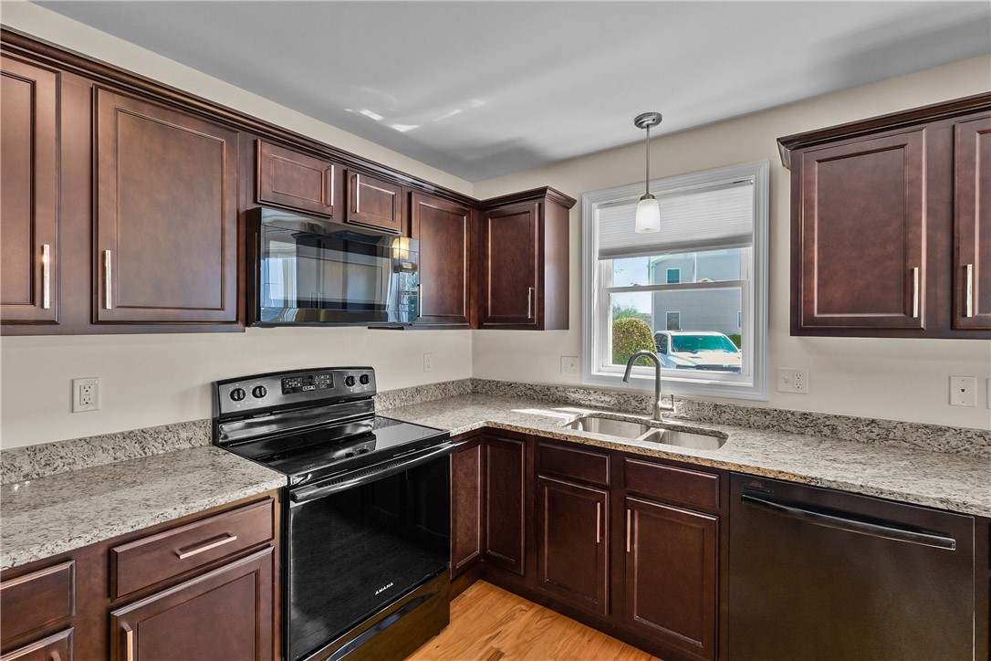 6 Gray Coach Lane, Unit 602 Cranston, RI 02921 - Photo 5 of 19 Gallery Image 5