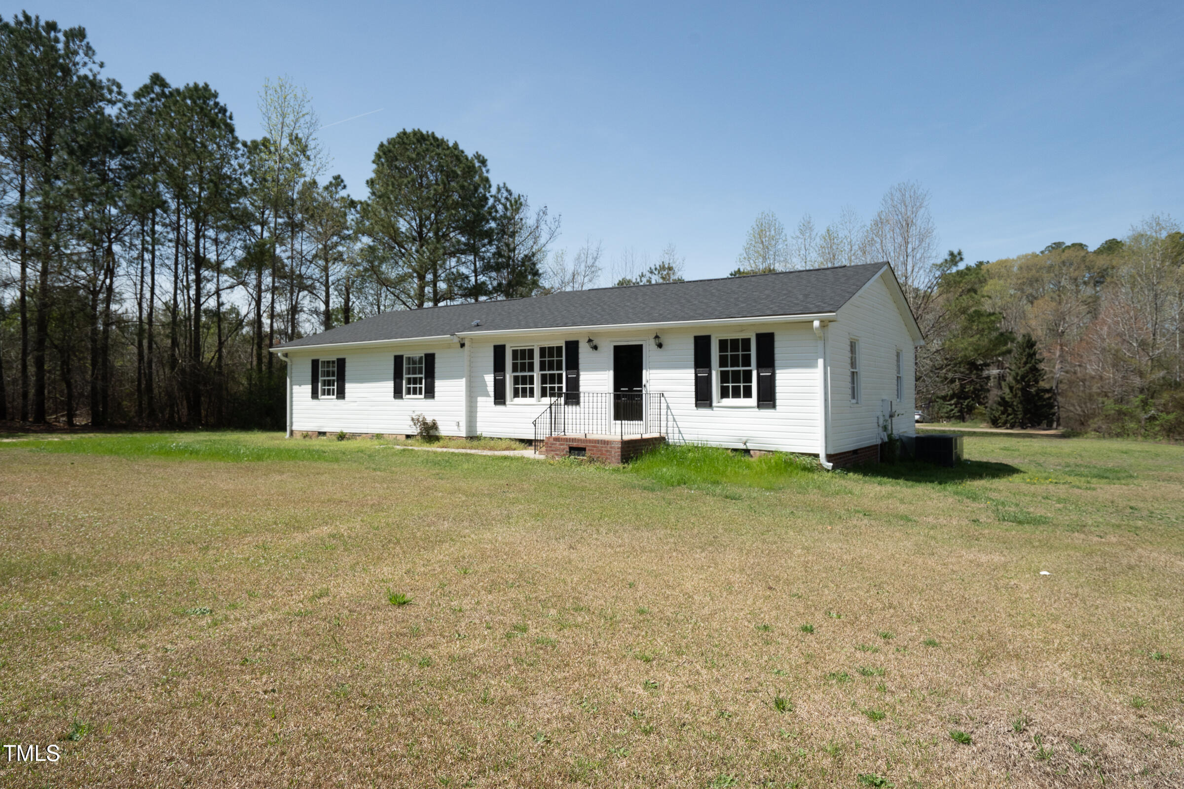 162 Valley Road Warrenton, NC 27589 - Photo 4 of 17 DSC01909