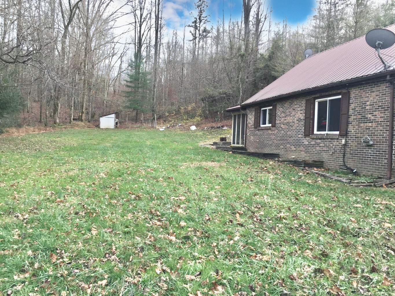 1331 Stewart Road Somerset, KY 42501 - Photo 3 of 18 C66BB816-9FAF-4BF6-9D12-BF4FA6AAAC8B<|><