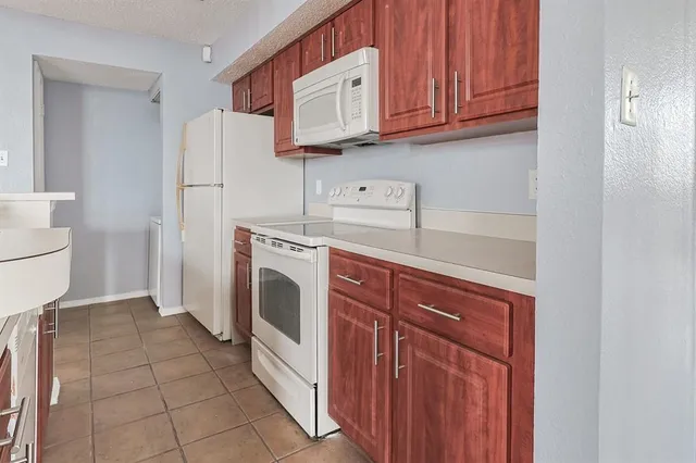 $1,490 | 3420 Country Club Drive West, Unit 214, Irving, TX 75038