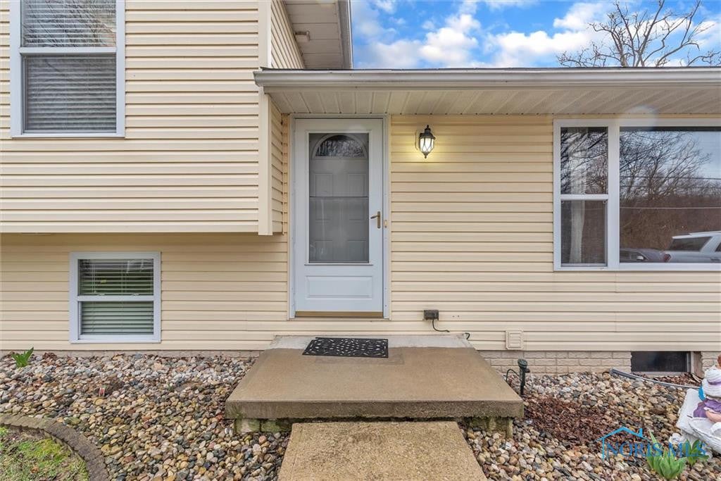 957 Sand Ridge Road Bowling Green, OH 43402 - Photo 3 of 38 Gallery Image 3