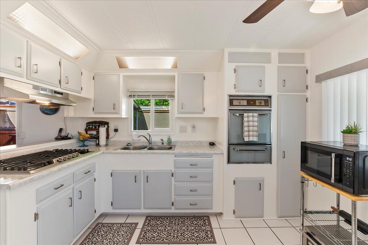 93 Jupiter Street Palm Springs, CA 92264 - Photo 3 of 23 93 Jupiter 12-Kitchen