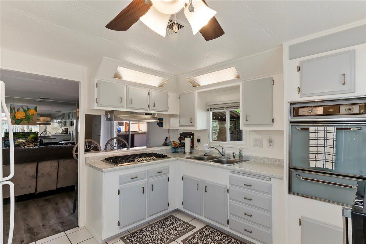 93 Jupiter Street Palm Springs, CA 92264 - Photo 8 of 23 93 Jupiter 13-Kitchen