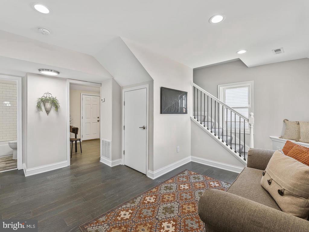 7718 Meath Road Dundalk, MD 21222 - Photo 3 of 34