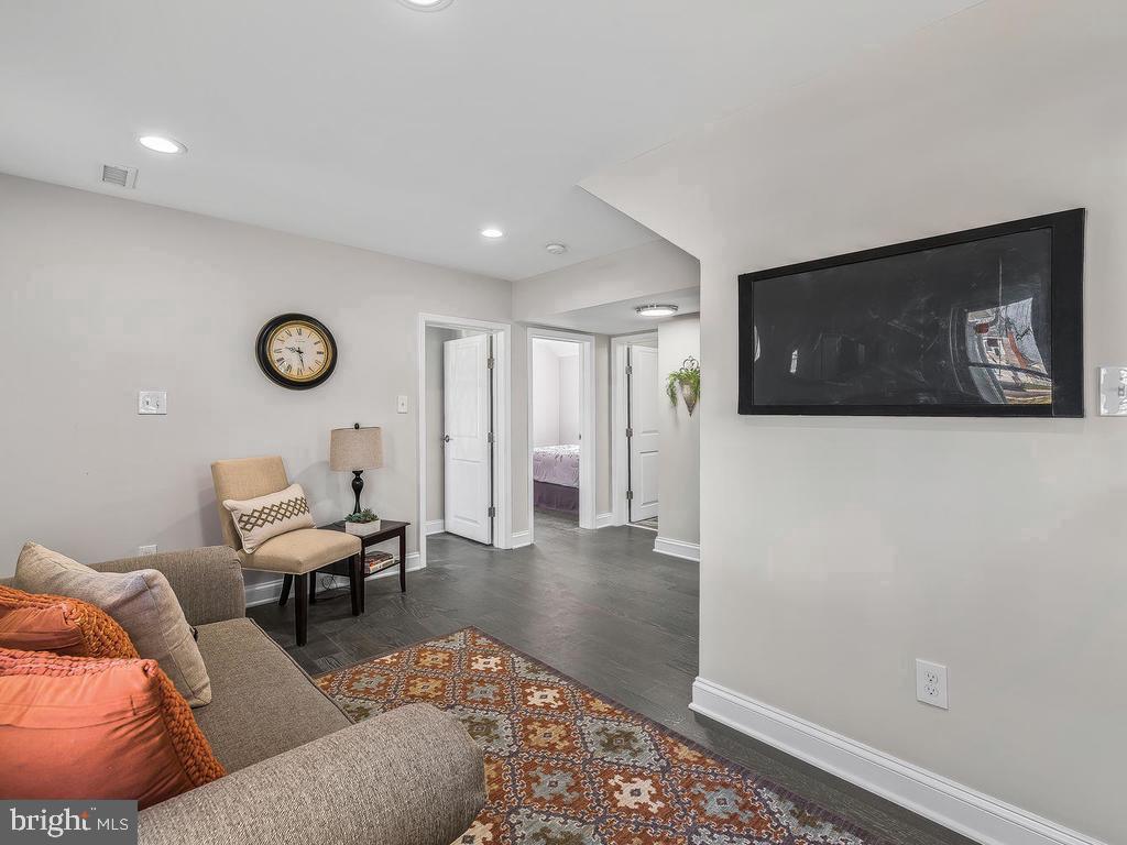 7718 Meath Road Dundalk, MD 21222 - Photo 5 of 34