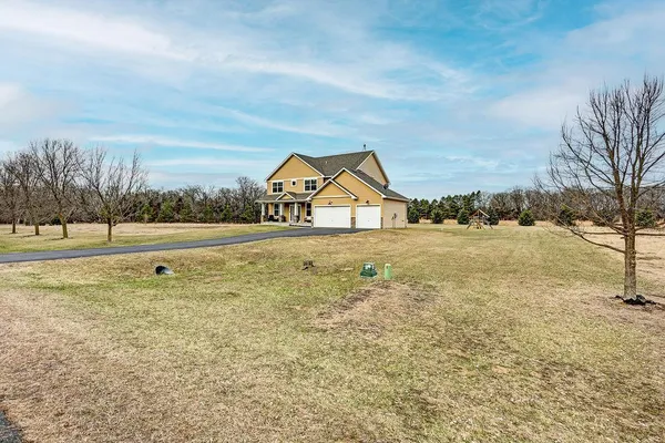 $649,900 | 10551 Lanesboro Way, North Branch, MN 55056