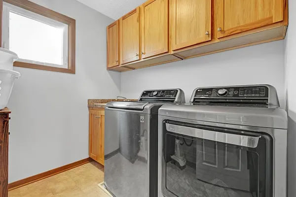 $649,900 | 10551 Lanesboro Way, North Branch, MN 55056