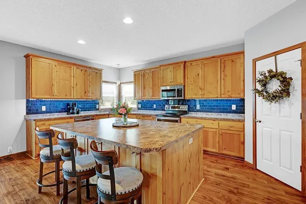$649,900 | 10551 Lanesboro Way, North Branch, MN 55056