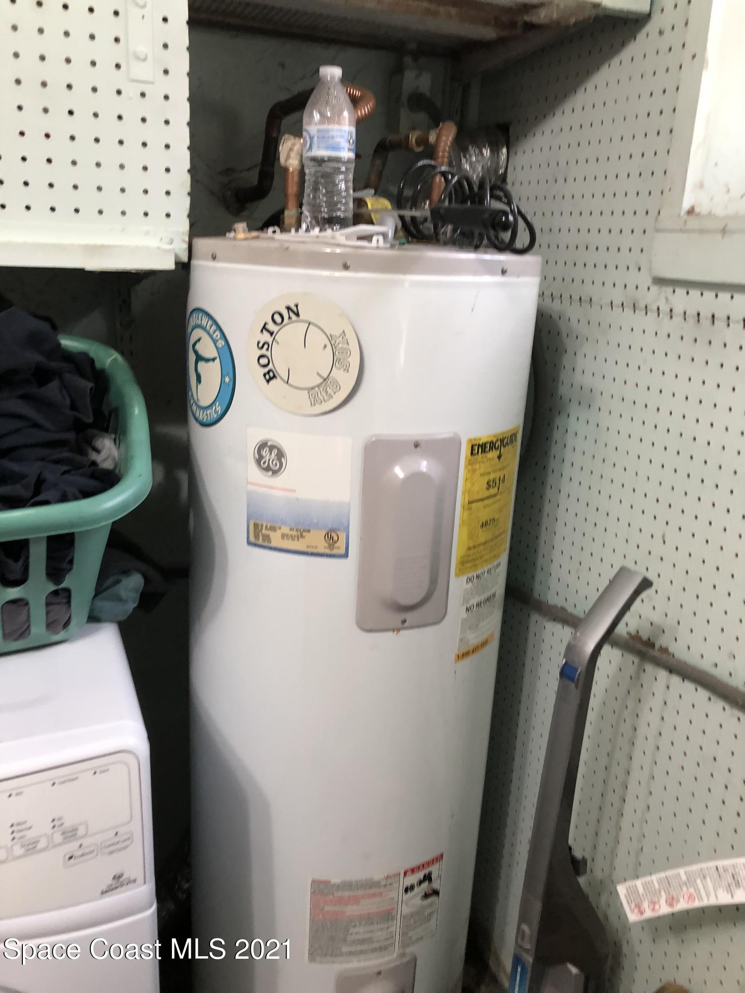 435 Count Street Melbourne, FL 32901 - Photo 7 of 7 a utility room with dryer and washer