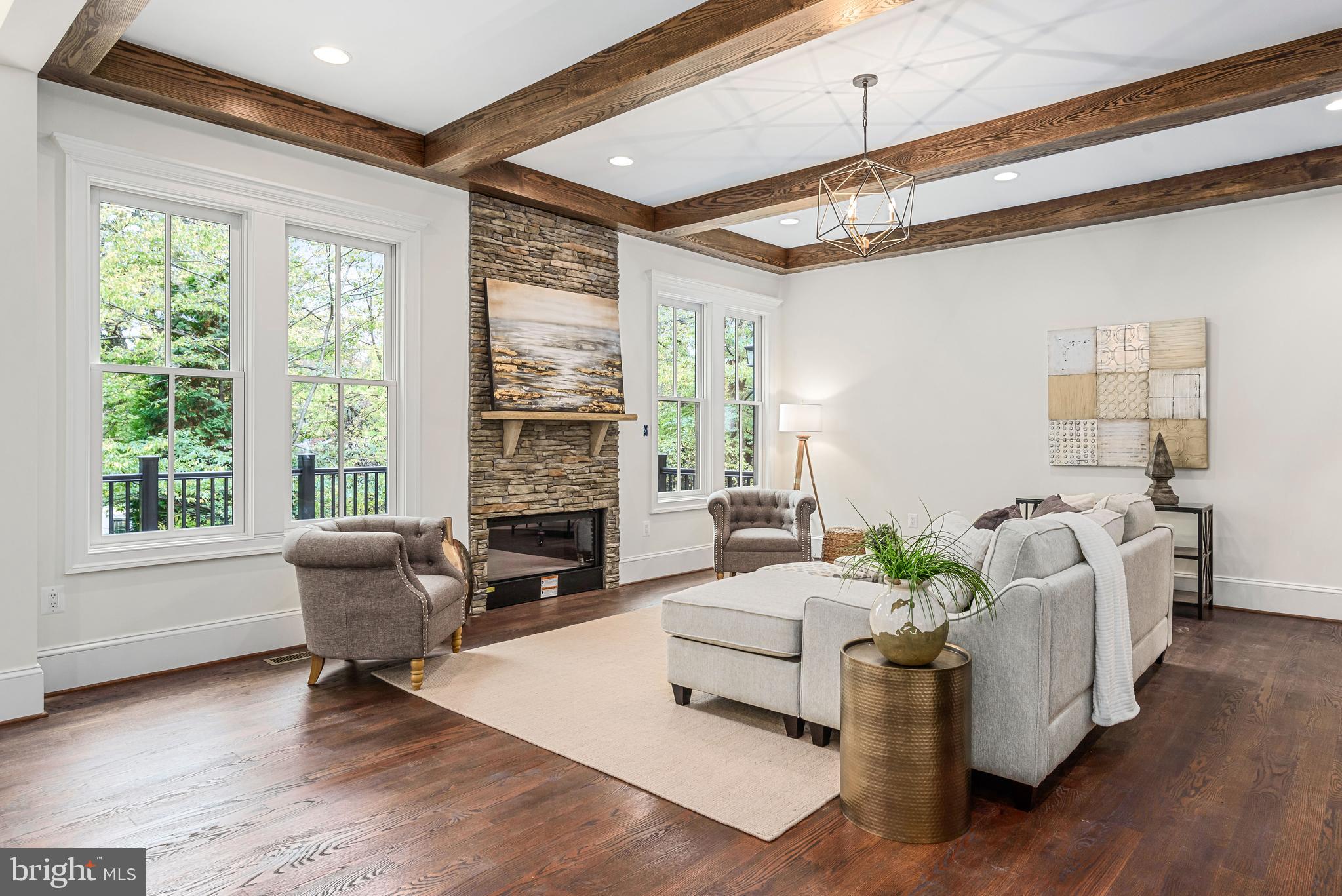 913 Ninovan Road Southeast Vienna, VA 22180 - Photo 12 of 48 Gallery Image 12