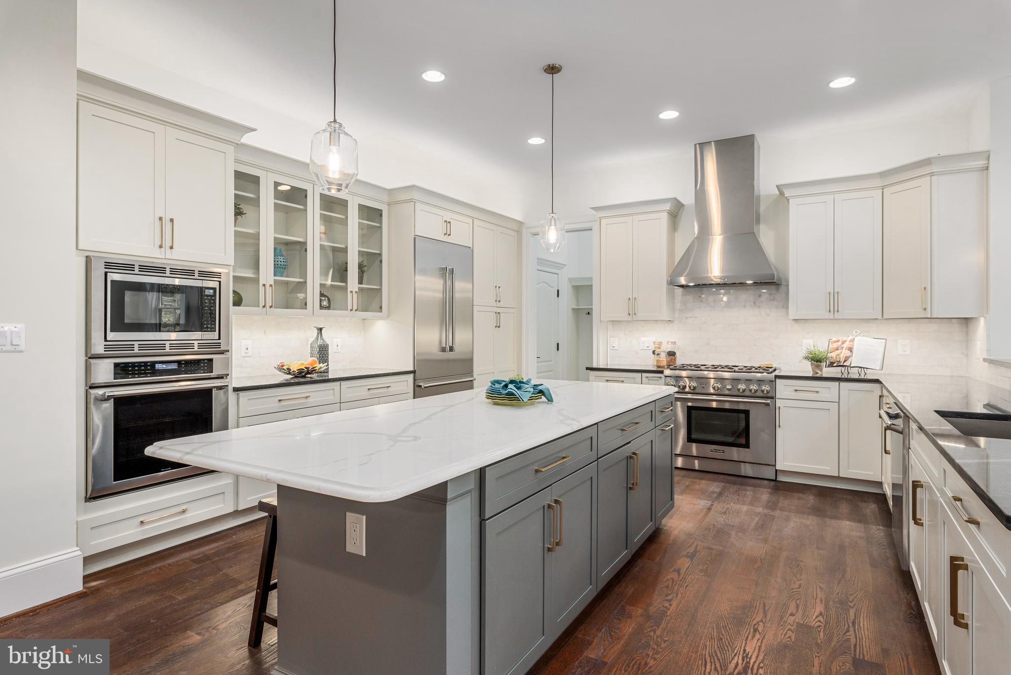 913 Ninovan Road Southeast Vienna, VA 22180 - Photo 14 of 48 Gallery Image 14
