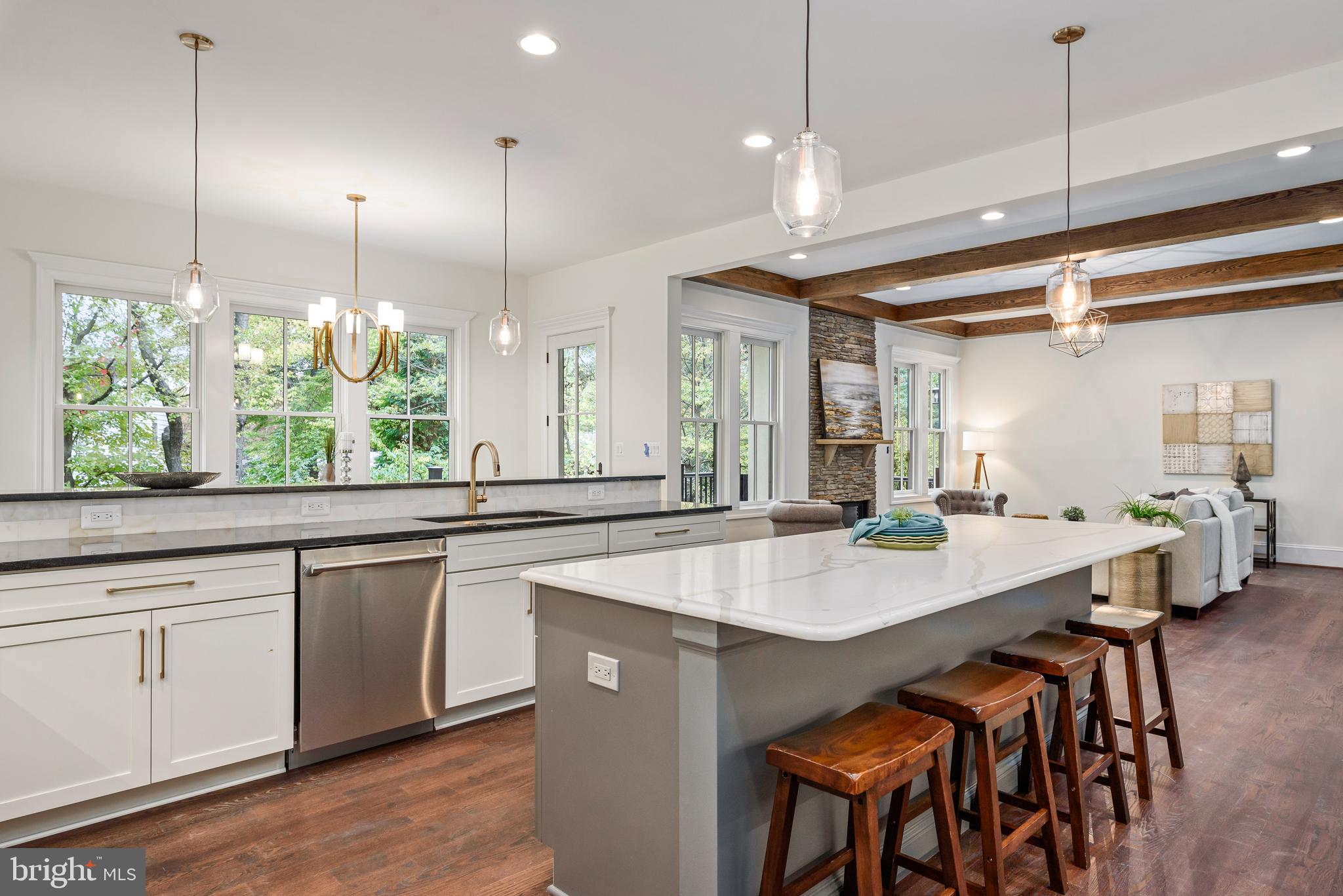 913 Ninovan Road Southeast Vienna, VA 22180 - Photo 16 of 48 Gallery Image 16