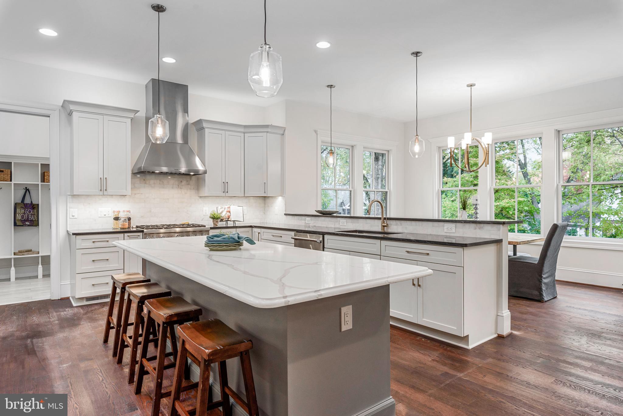 913 Ninovan Road Southeast Vienna, VA 22180 - Photo 17 of 48 Gallery Image 17