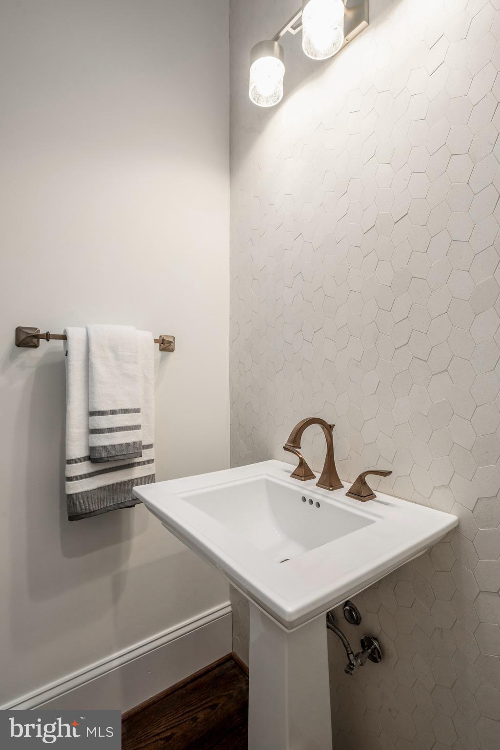 913 Ninovan Road Southeast Vienna, VA 22180 - Photo 24 of 48 Gallery Image 24