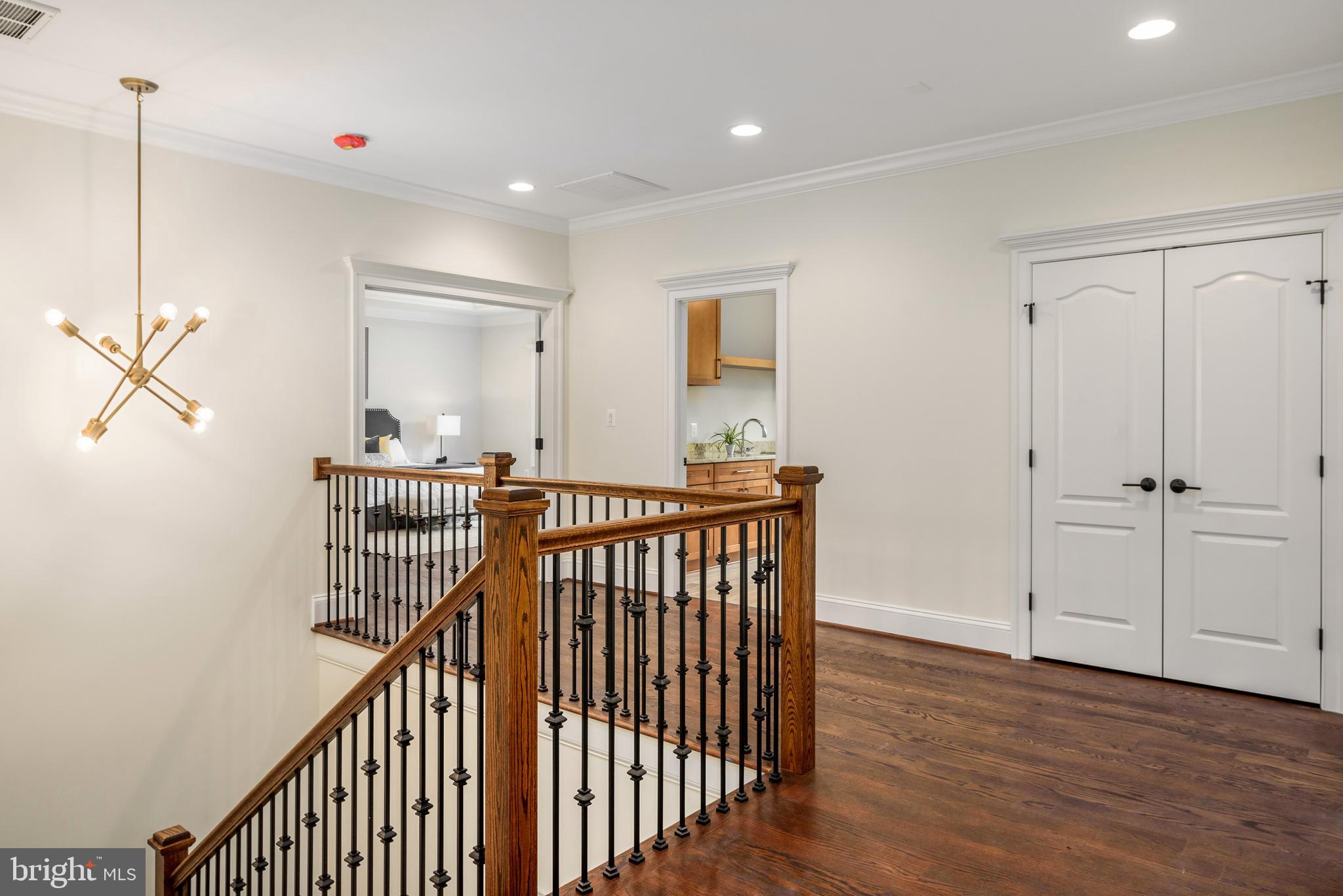 913 Ninovan Road Southeast Vienna, VA 22180 - Photo 25 of 48 Gallery Image 25