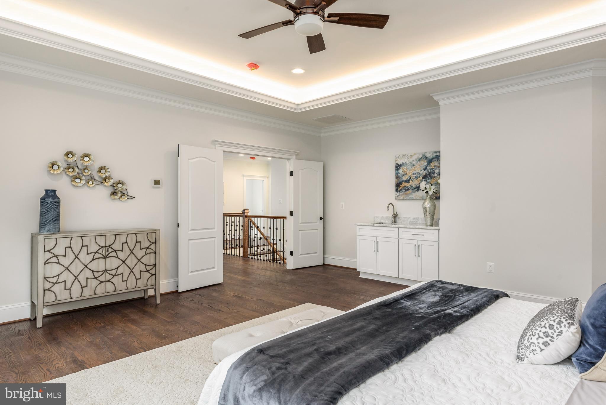 913 Ninovan Road Southeast Vienna, VA 22180 - Photo 29 of 48 Gallery Image 29