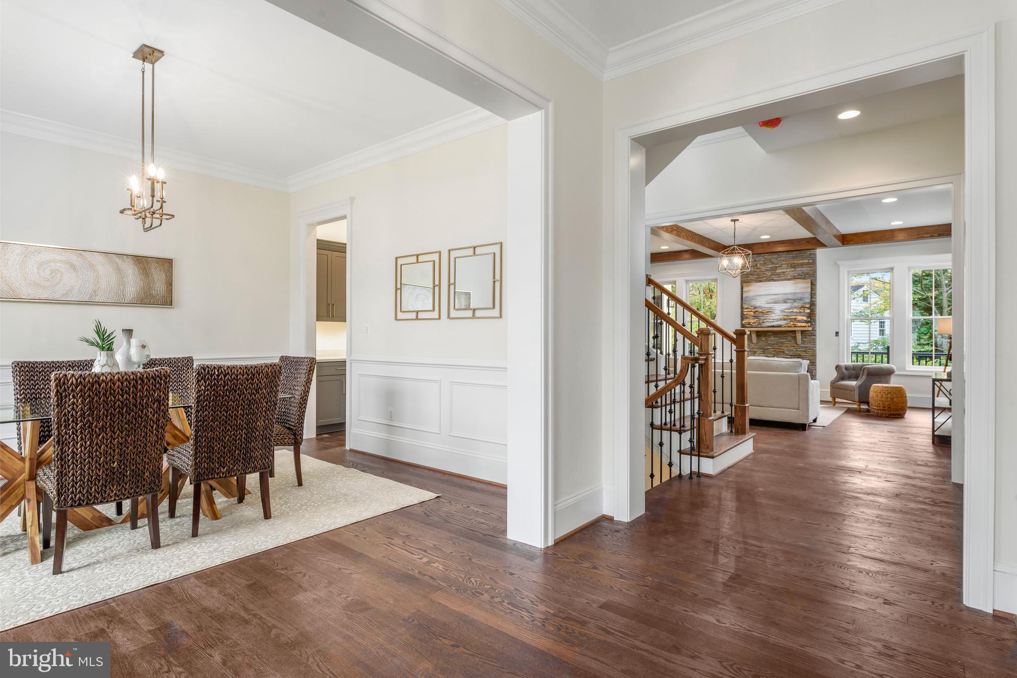 913 Ninovan Road Southeast Vienna, VA 22180 - Photo 4 of 48 Gallery Image 4