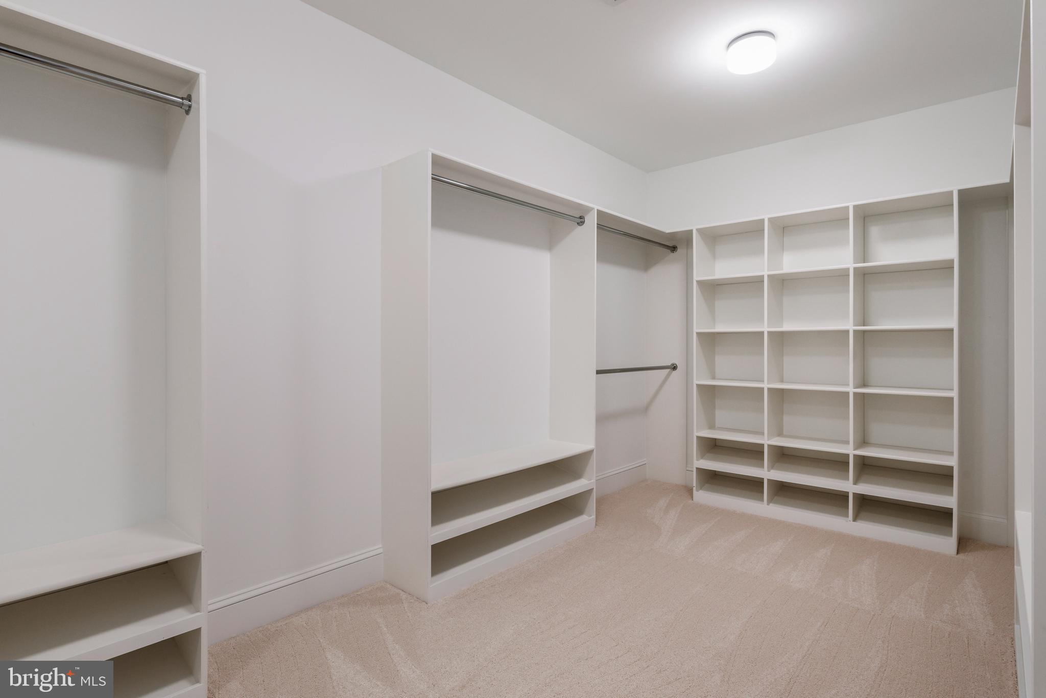913 Ninovan Road Southeast Vienna, VA 22180 - Photo 33 of 48 Gallery Image 33