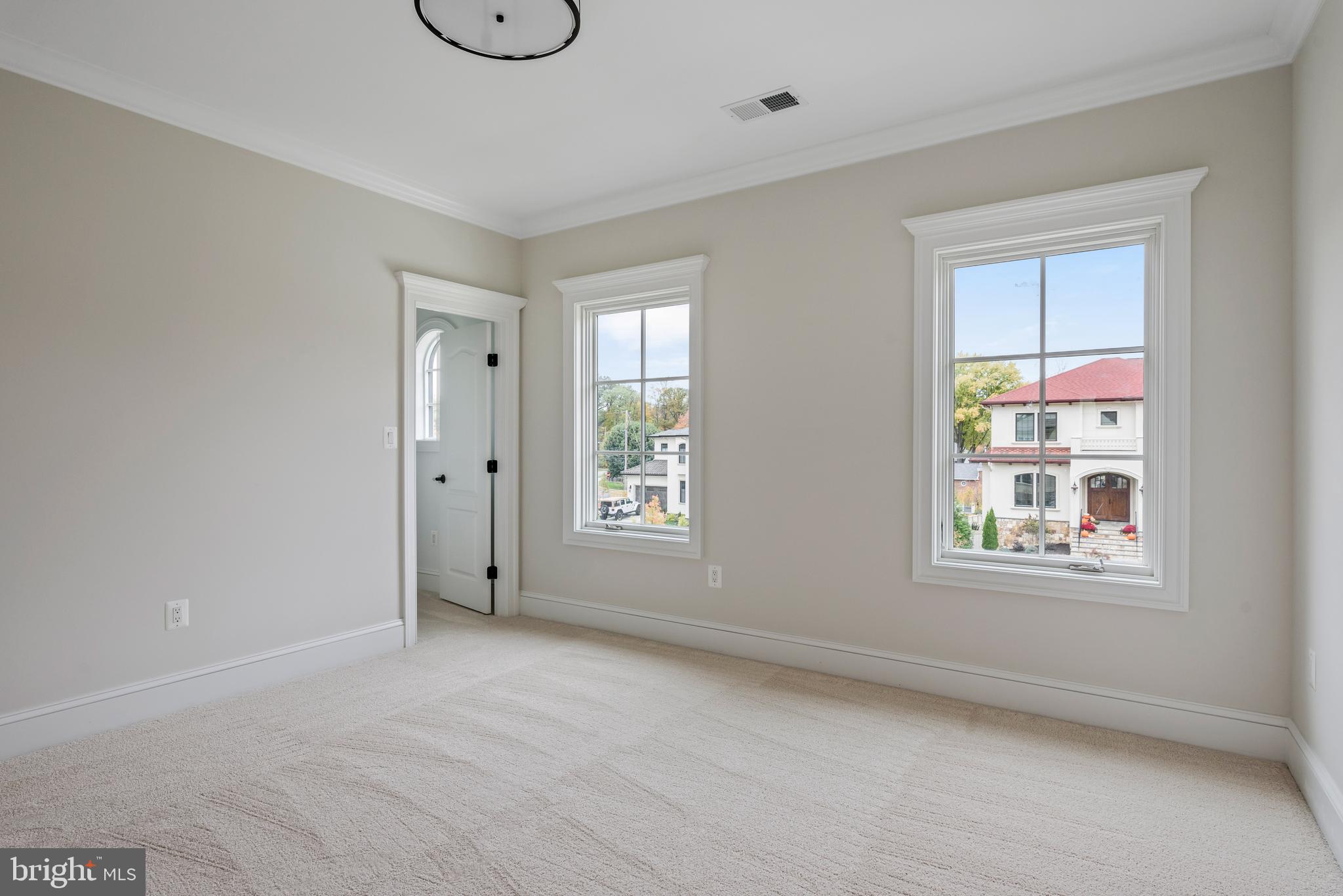 913 Ninovan Road Southeast Vienna, VA 22180 - Photo 34 of 48 Gallery Image 34