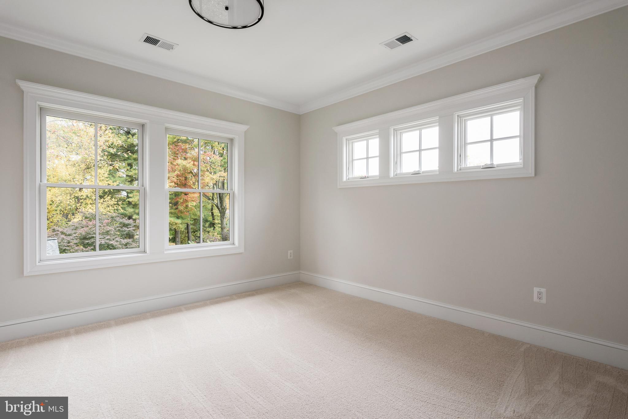 913 Ninovan Road Southeast Vienna, VA 22180 - Photo 36 of 48 Gallery Image 36