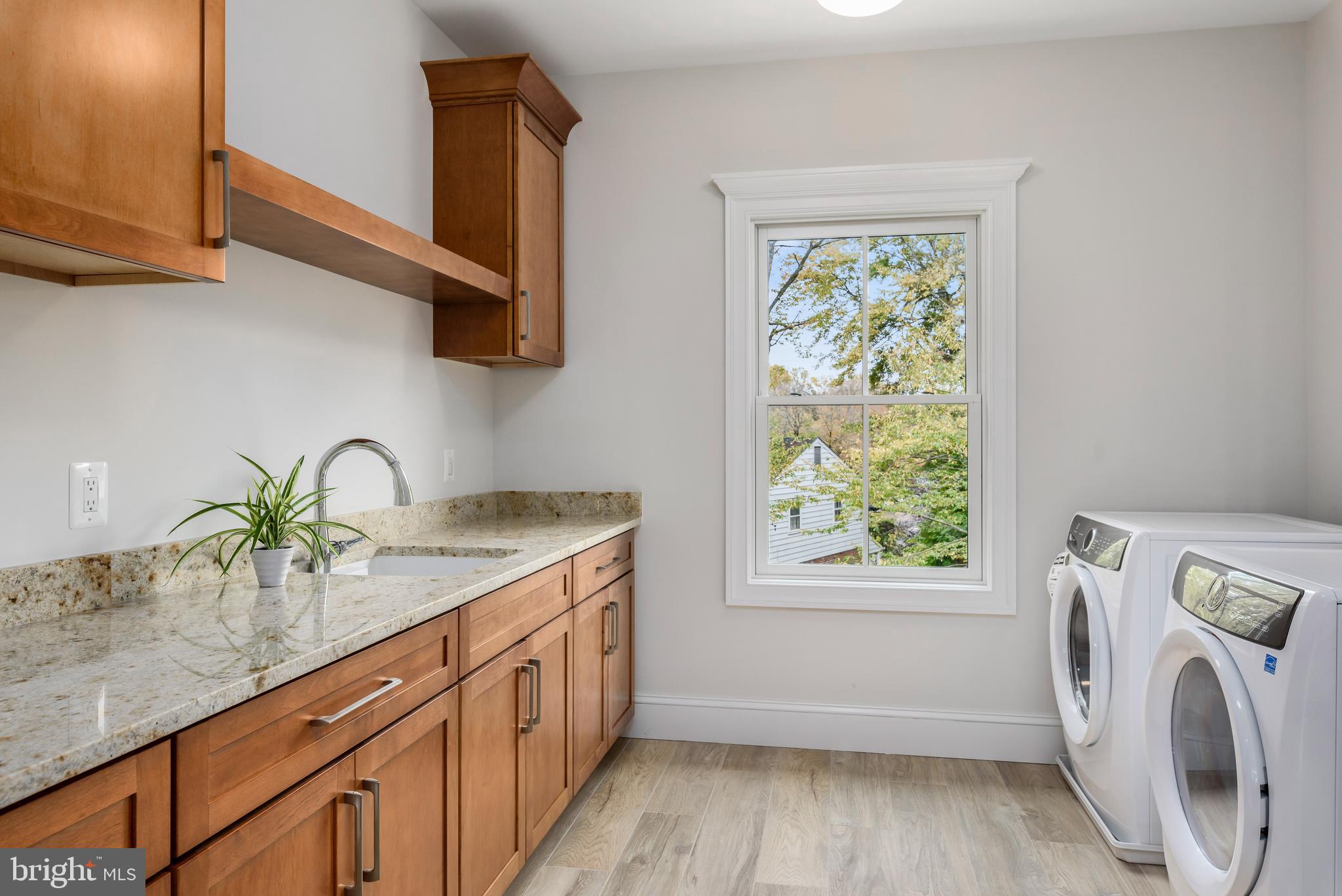 913 Ninovan Road Southeast Vienna, VA 22180 - Photo 40 of 48 Gallery Image 40