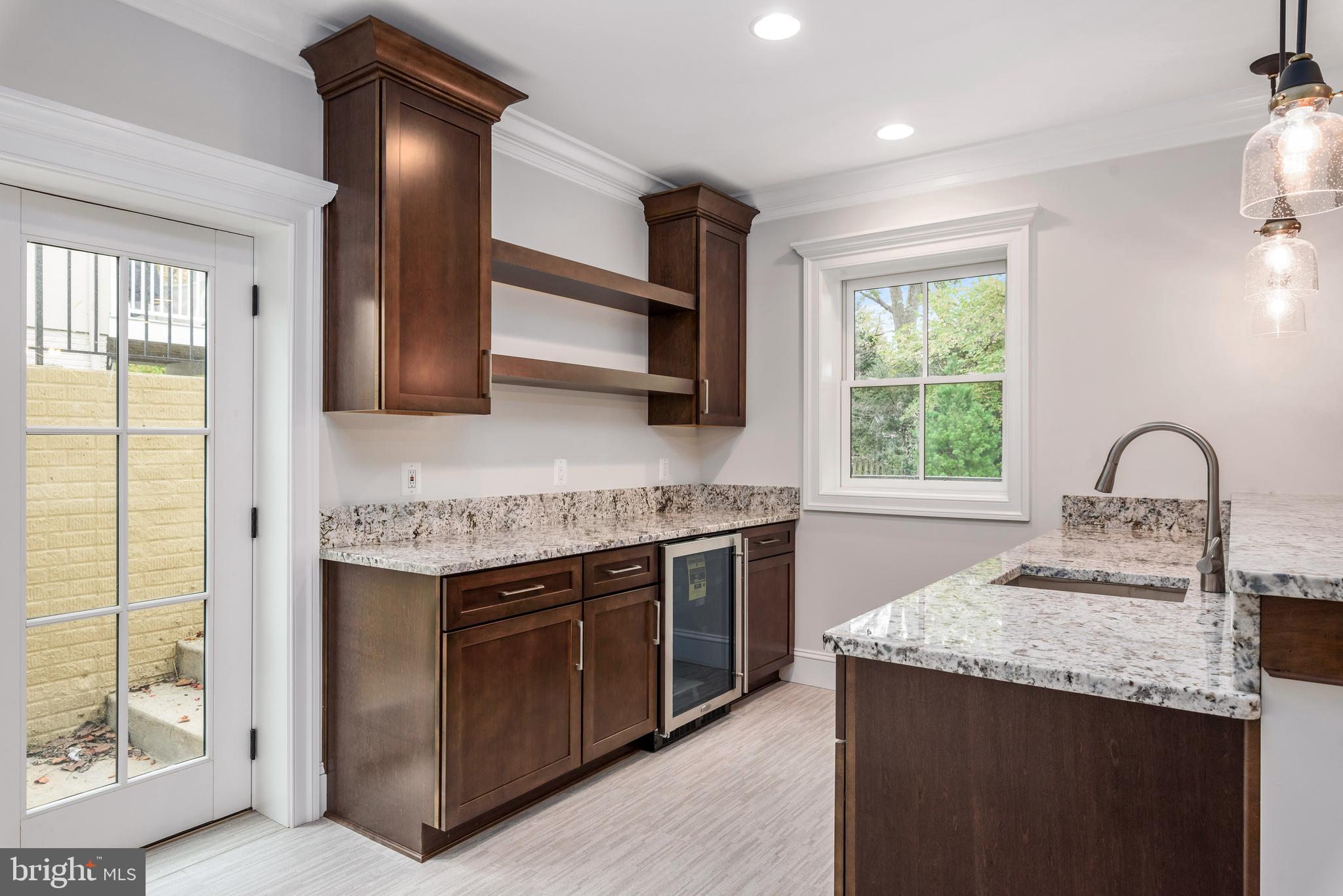 913 Ninovan Road Southeast Vienna, VA 22180 - Photo 42 of 48 Gallery Image 42