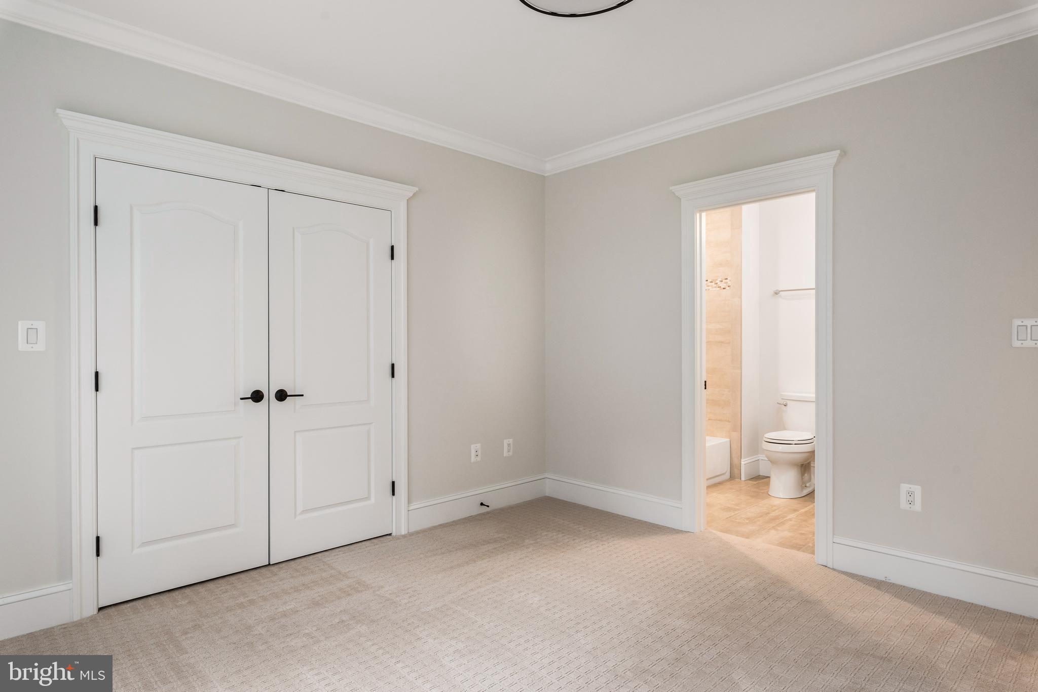 913 Ninovan Road Southeast Vienna, VA 22180 - Photo 45 of 48 Gallery Image 45