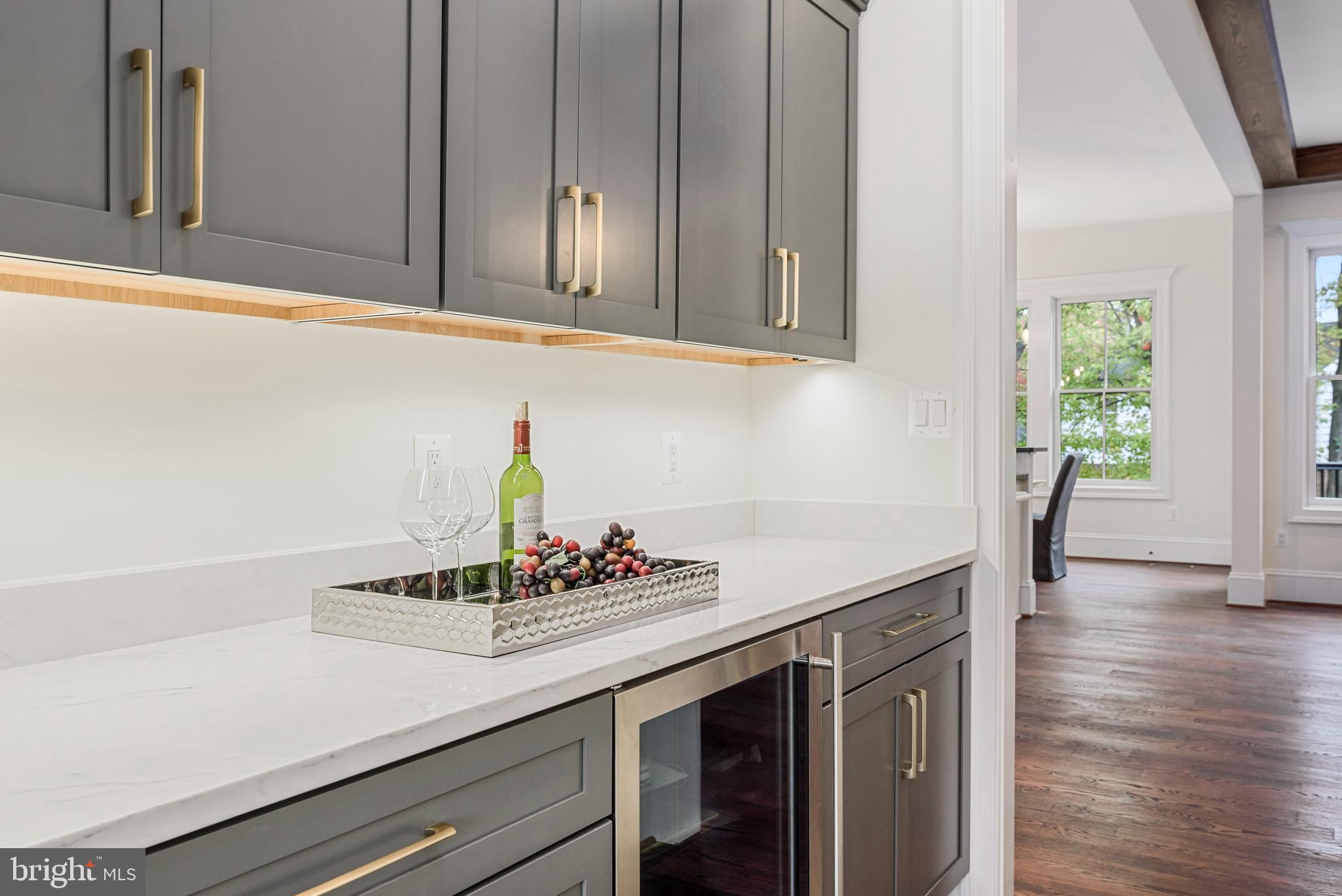 913 Ninovan Road Southeast Vienna, VA 22180 - Photo 10 of 48 Gallery Image 10