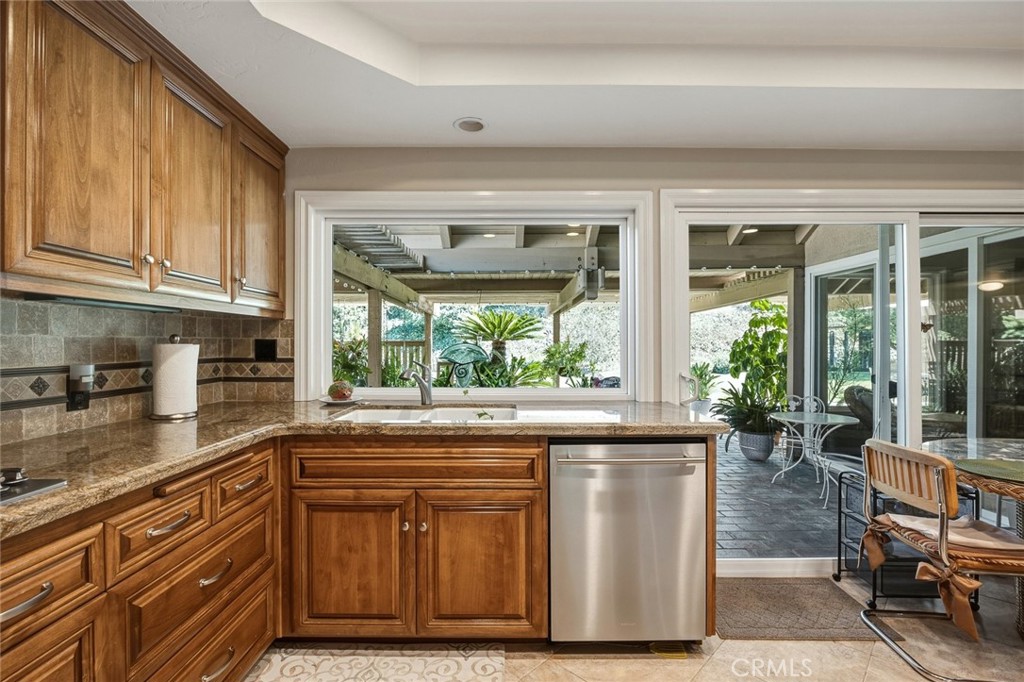 5872 Shaker Drive Riverside, CA 92506 - Photo 6 of 74 Gallery Image 6