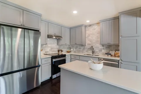 $550,000 | 9405 Shady Oaks Drive, Austin, TX 78729