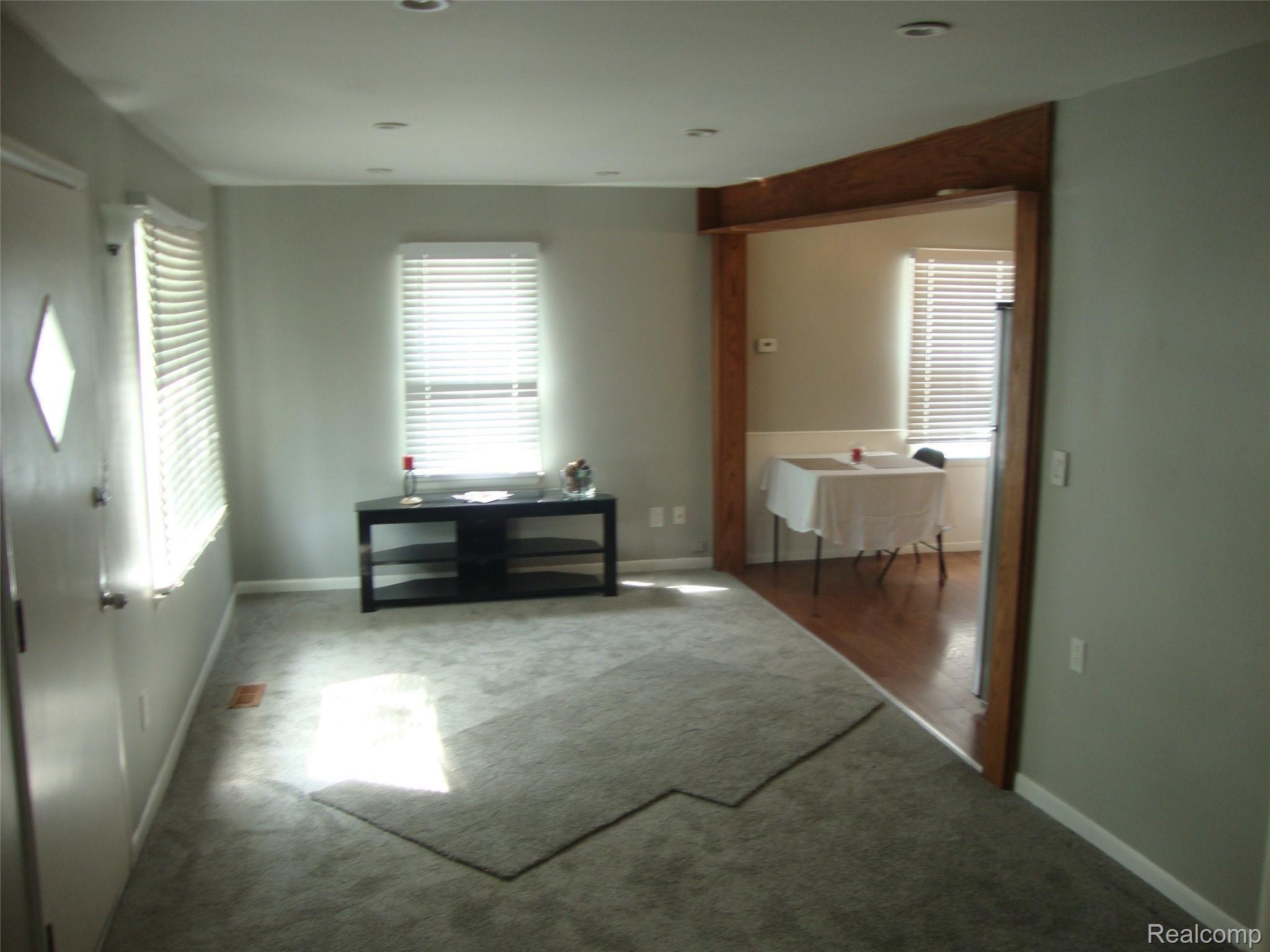 19949 Rensellor Street Livonia, MI 48152 - Photo 11 of 17 066.JPG
