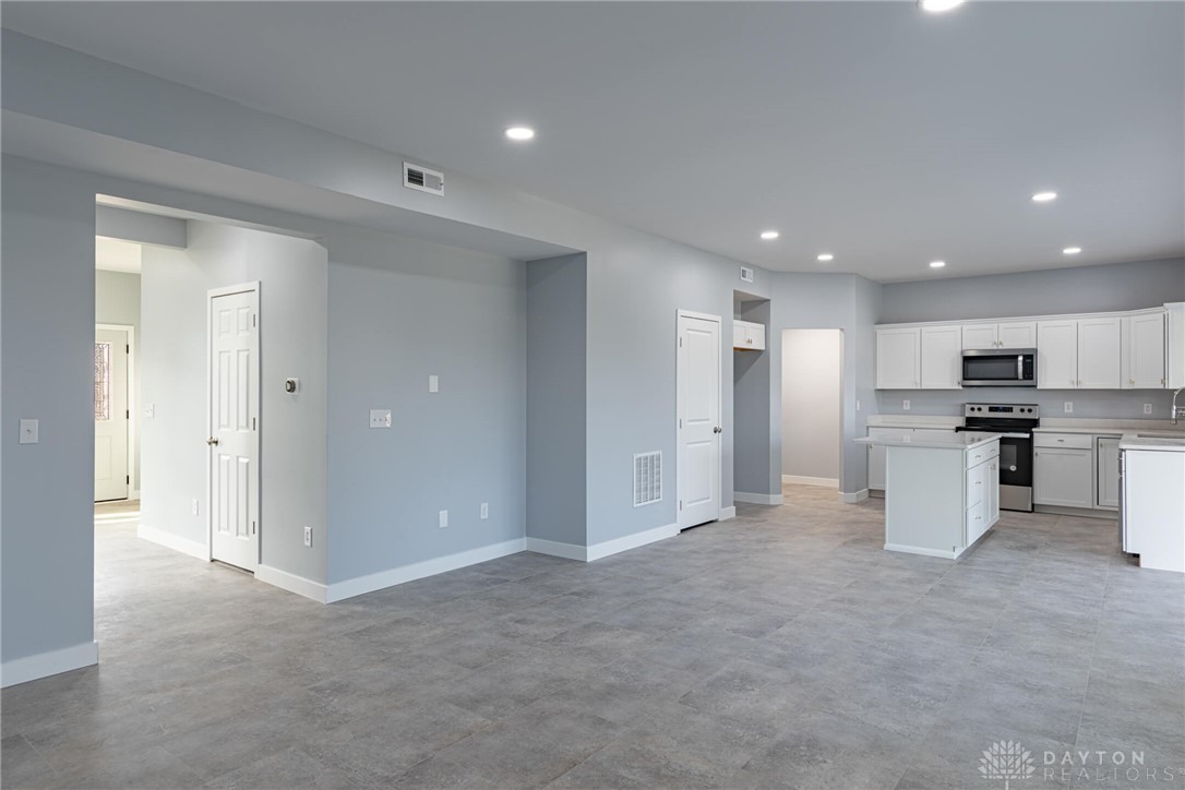 2818 Ridge View Court Xenia, OH 45385 - Photo 3 of 53