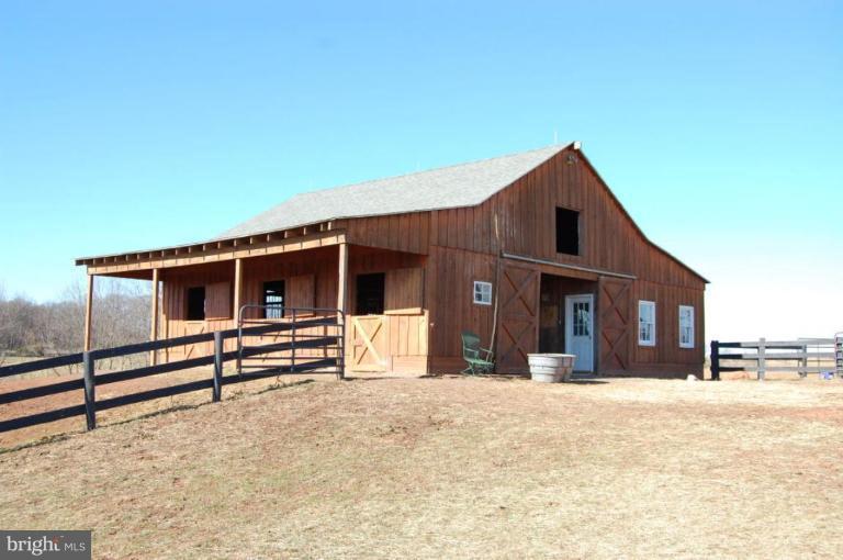 42879 Spinks Ferry Road Leesburg, VA 20176 - Photo 3 of 20 Barn