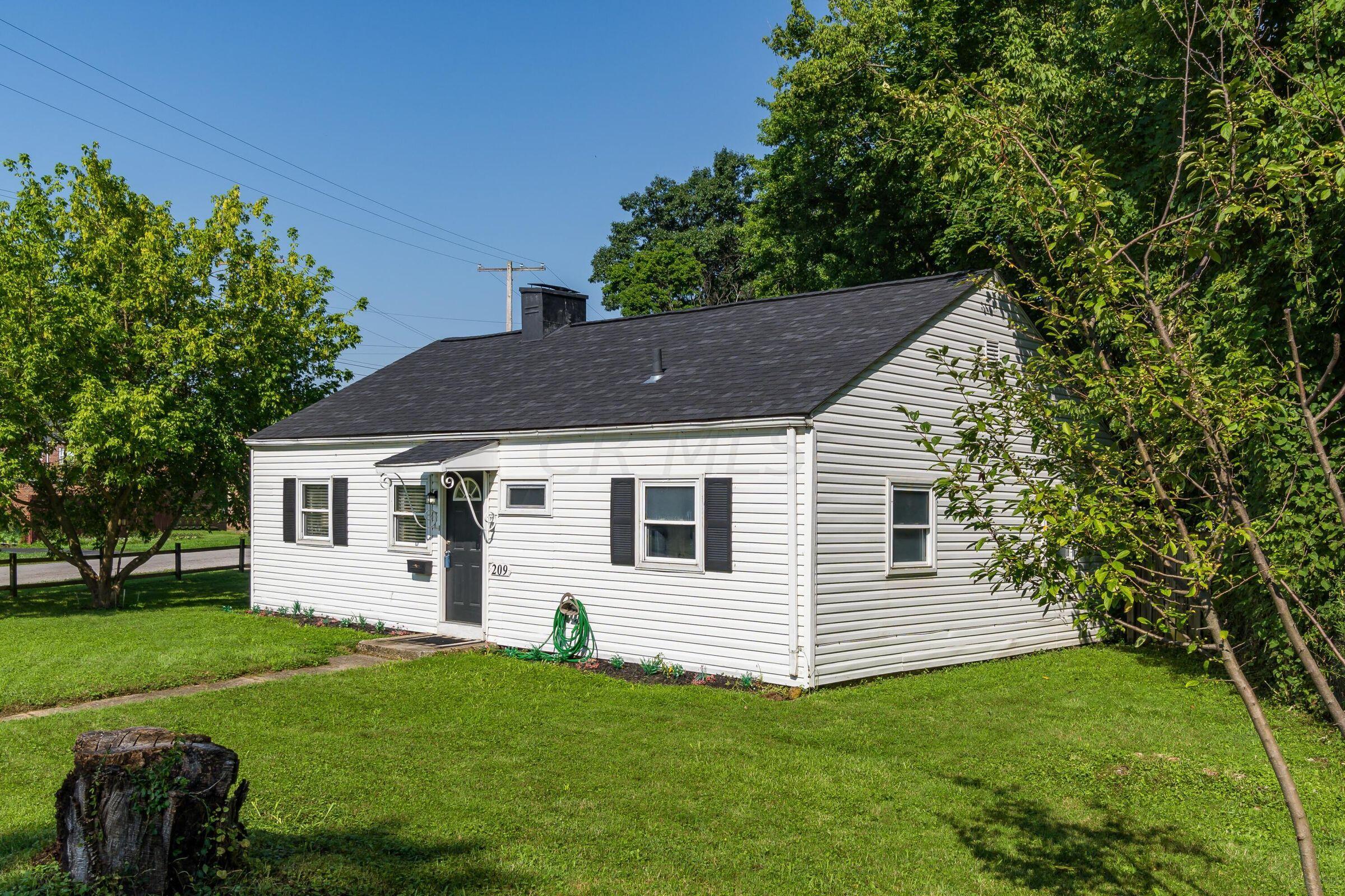 209 South Hampton Road Columbus, OH 43213 - Photo 3 of 32 7A7927BE-26CC-4A8B-AF6C-8D78C8D32976