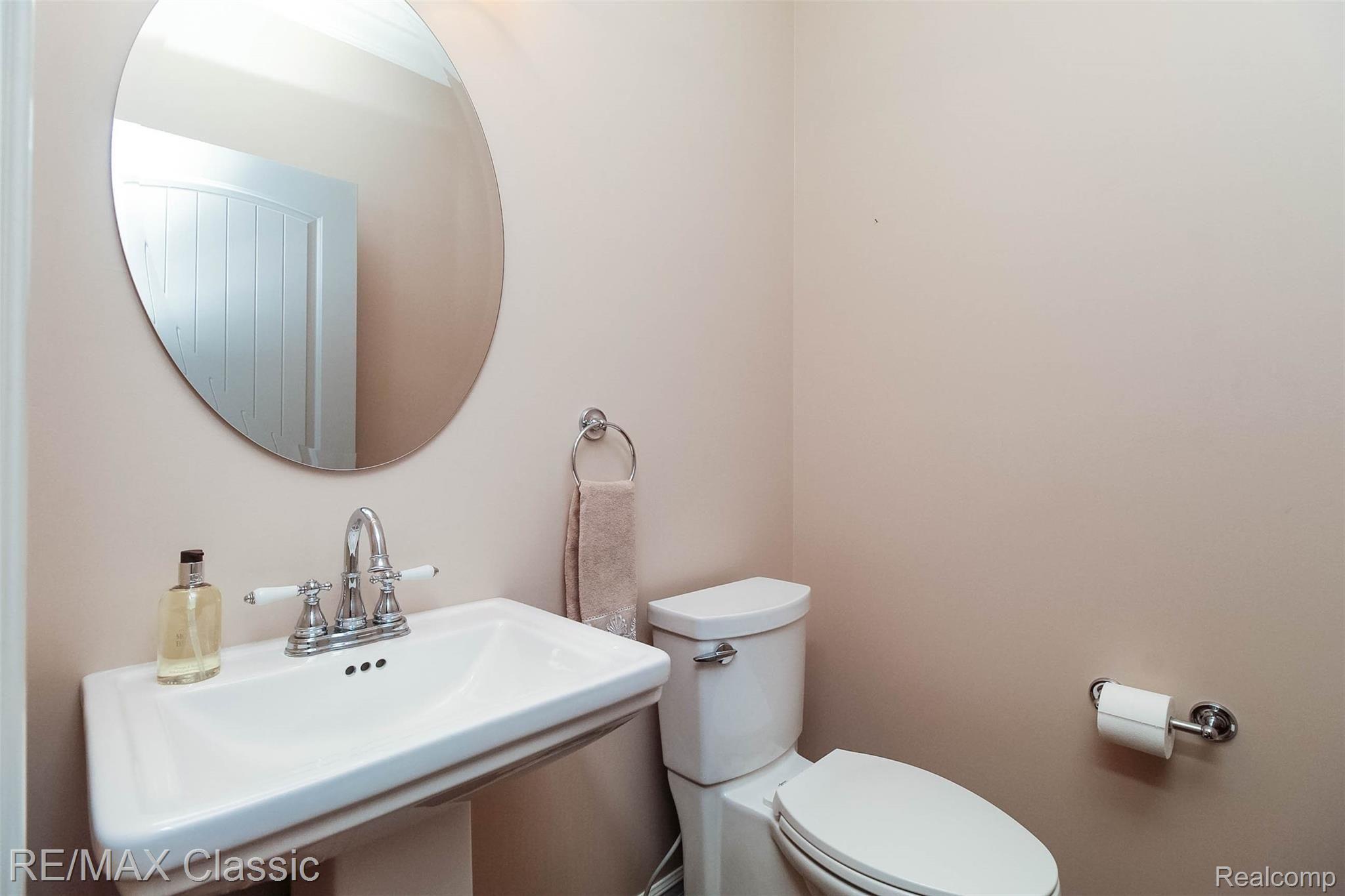 496 Inverness Highland, MI 48357 - Photo 30 of 53 28.jpg