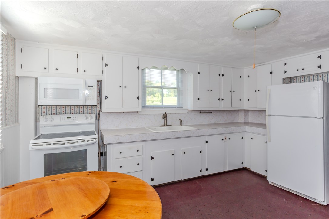 60 Colwell Road Smithfield, RI 02828 - Photo 34 of 40