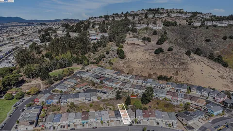 a view of a dry yard