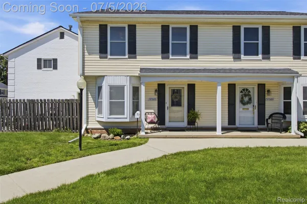 $164,900 | 37583 Charter Oaks Boulevard, Clinton Township, MI 48036
