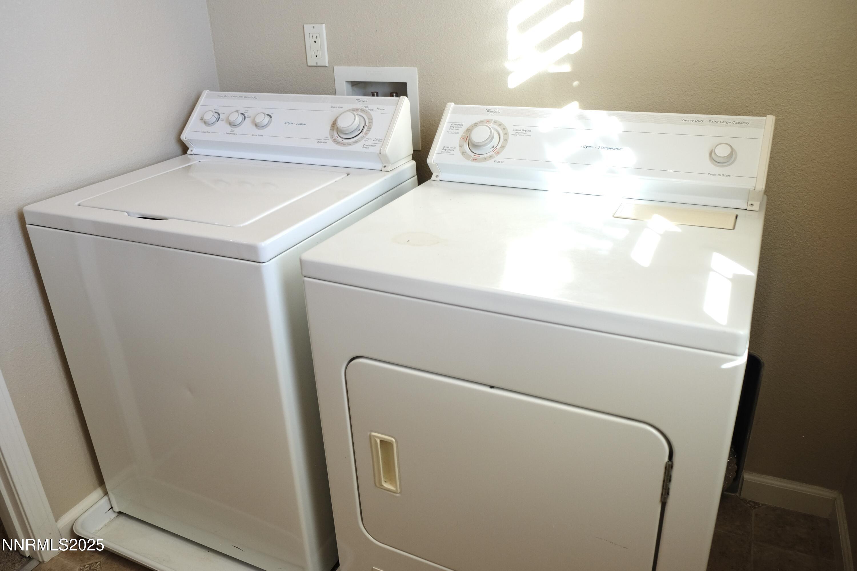 11039 Lamour Lane Reno, NV 89521 - Photo 10 of 25 a utility room with dryer and washer